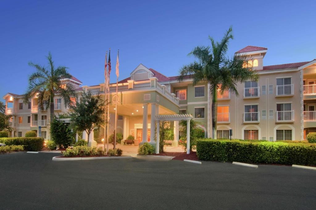 DoubleTree Suites by Hilton Hotel Naples, photo 1