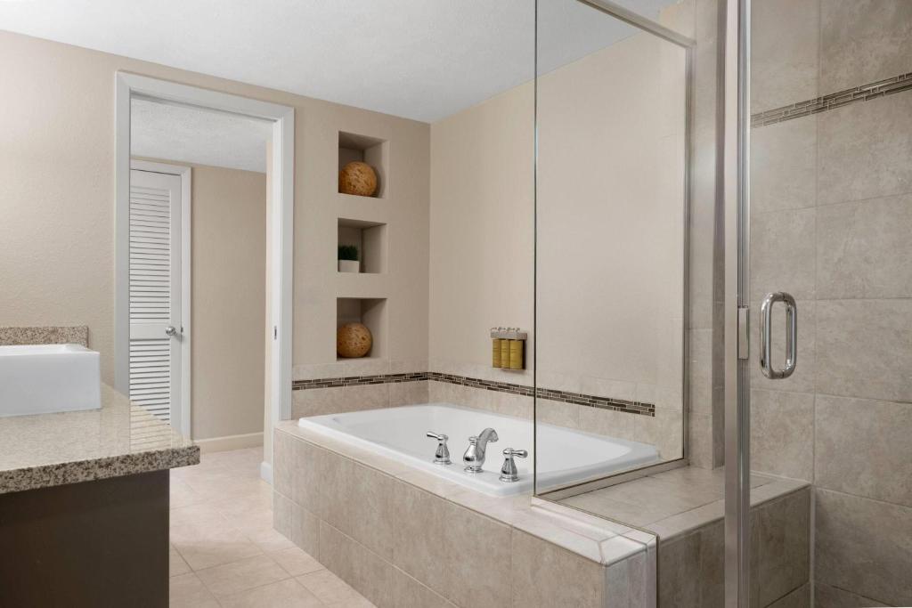 Eastland Suites Conference Center, photo 2