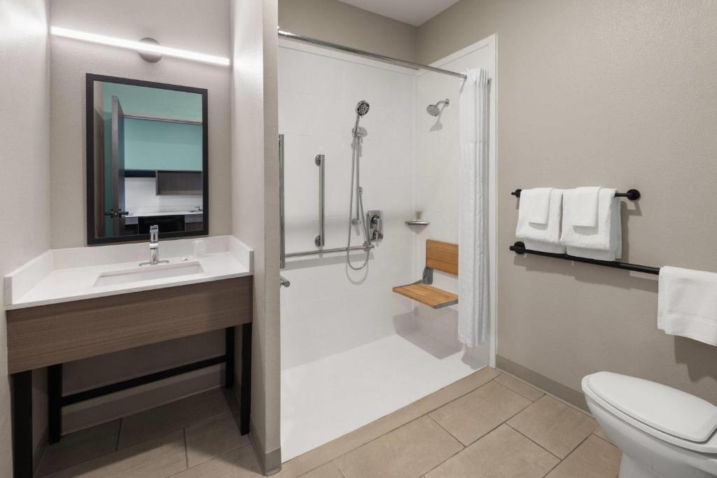 ECHO Suites Extended Stay by Wyndham Houston Katy West, photo 3
