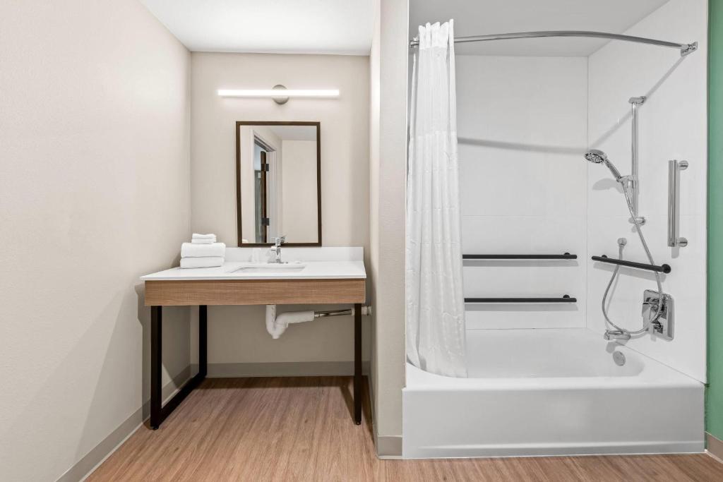 ECHO Suites Extended Stay by Wyndham Reno, photo 3