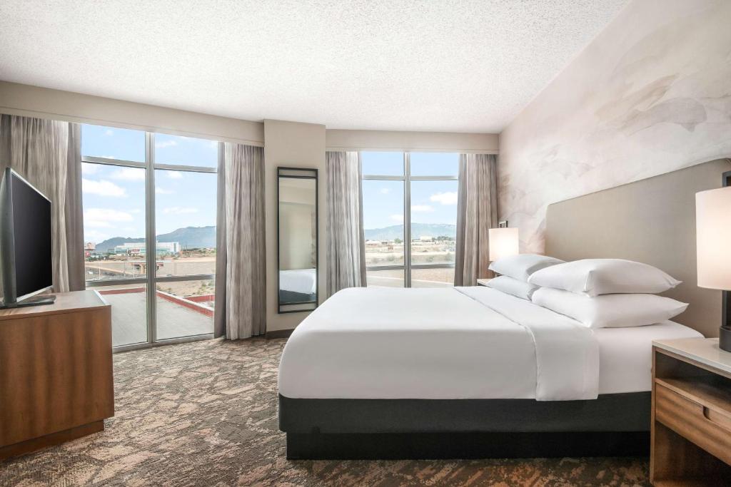 Embassy Suites by Hilton Albuquerque, photo 2
