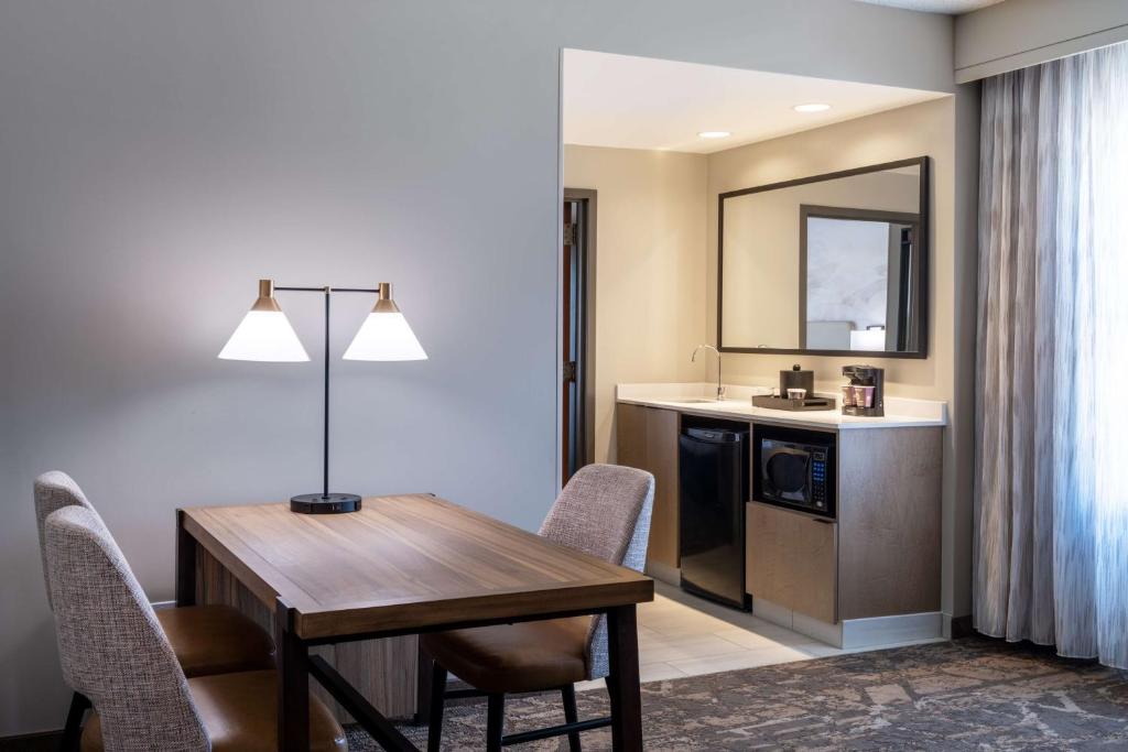 Embassy Suites by Hilton Albuquerque, photo 3