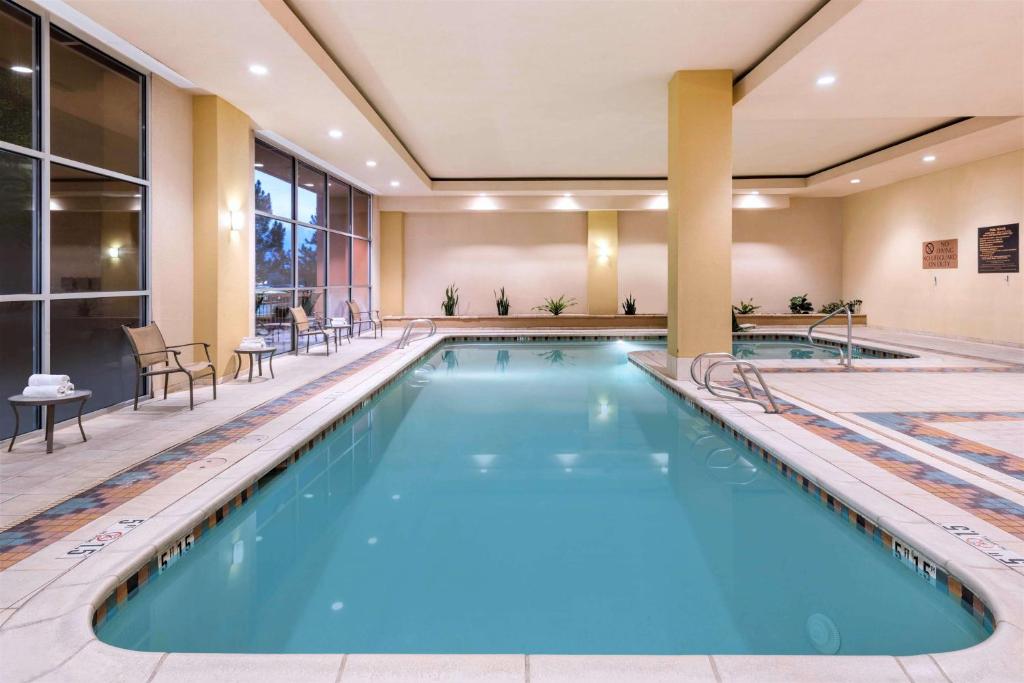 Embassy Suites by Hilton Albuquerque, photo 4