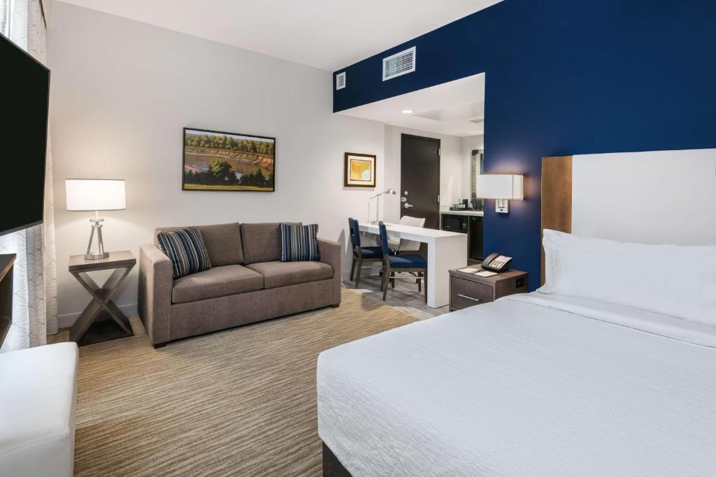 Embassy Suites by Hilton College Station, photo 2