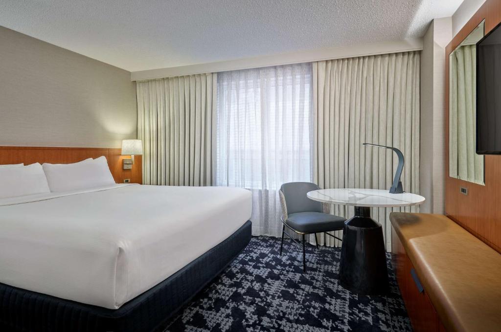 Embassy Suites by Hilton Convention Center, photo 2