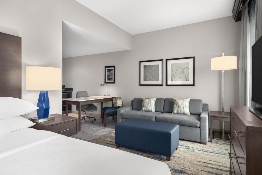 Embassy Suites Charlotte Ayrsley, photo 2
