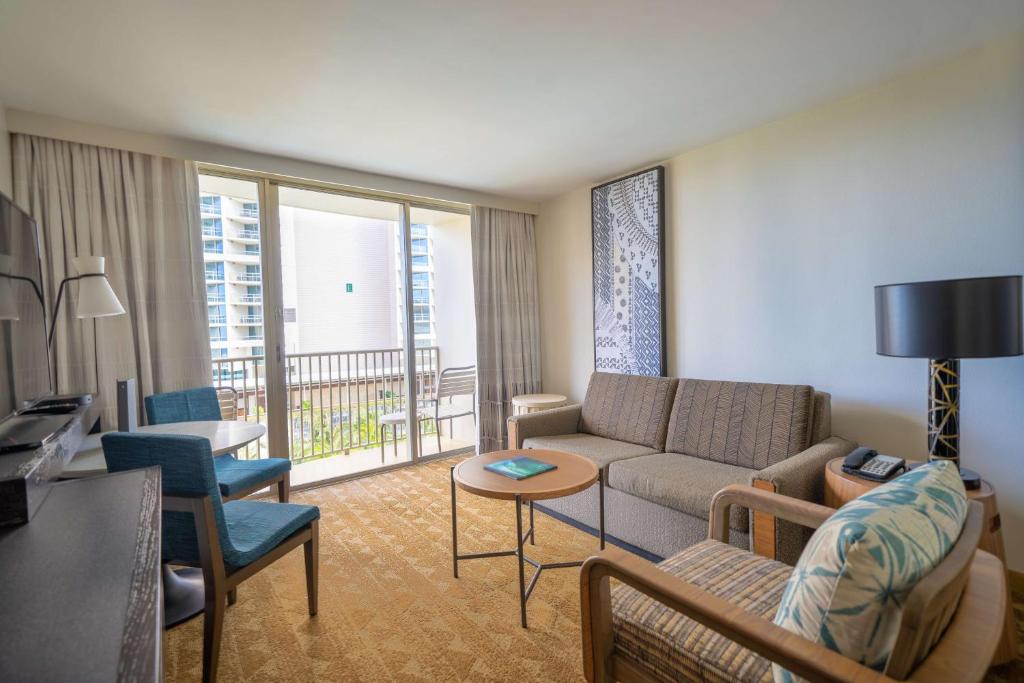 Embassy Suites Hotel - Waikiki Beach Walk, photo 4