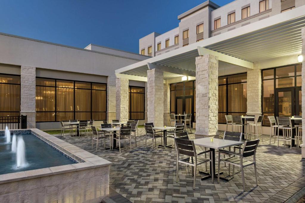 EMBASSY SUITES ROUND ROCK, photo 2