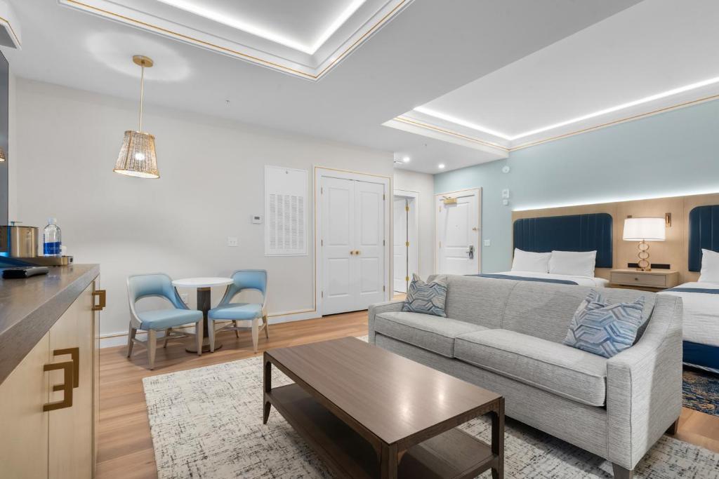 Emerald Grande at HarborWalk Village, photo 3