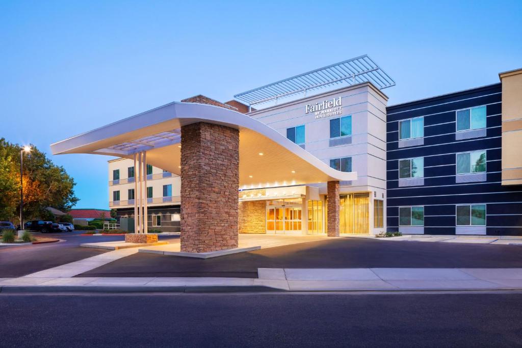 Fairfield Inn & Suites by Marriott Fresno North/Shaw Avenue, photo 1