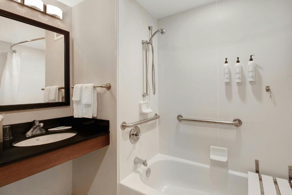 Fairfield Inn & Suites by Marriott Rochester West, photo 3