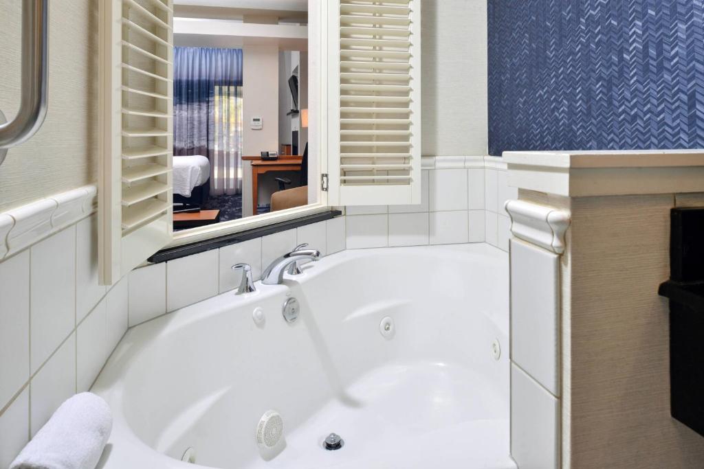 Fairfield Inn & Suites by Marriott Santa Cruz, photo 3