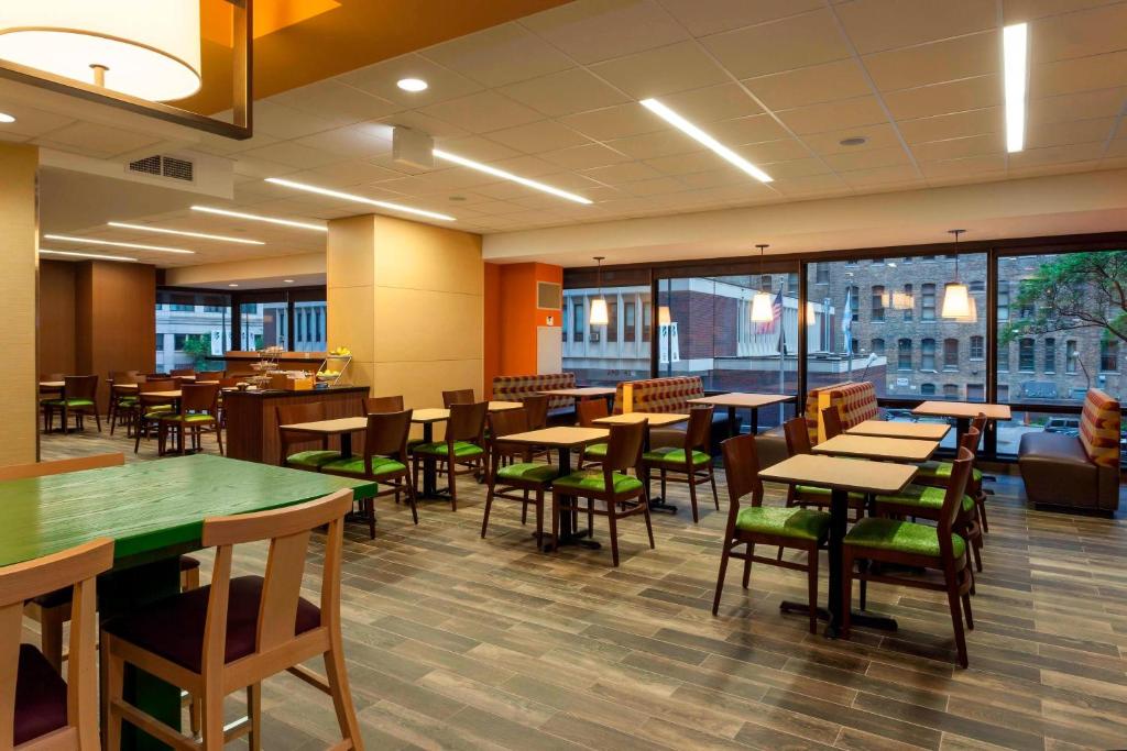 Fairfield Inn and Suites Chicago Downtown-River North, photo 4