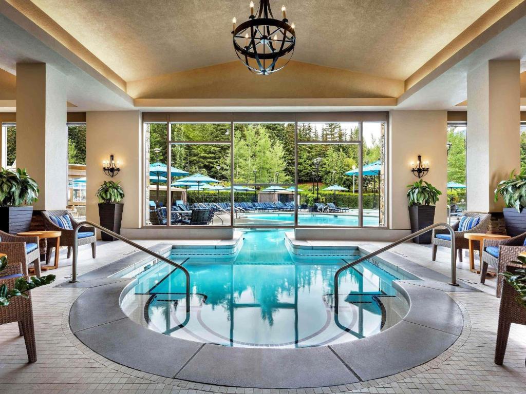 Fairmont Chateau Whistler, photo 2