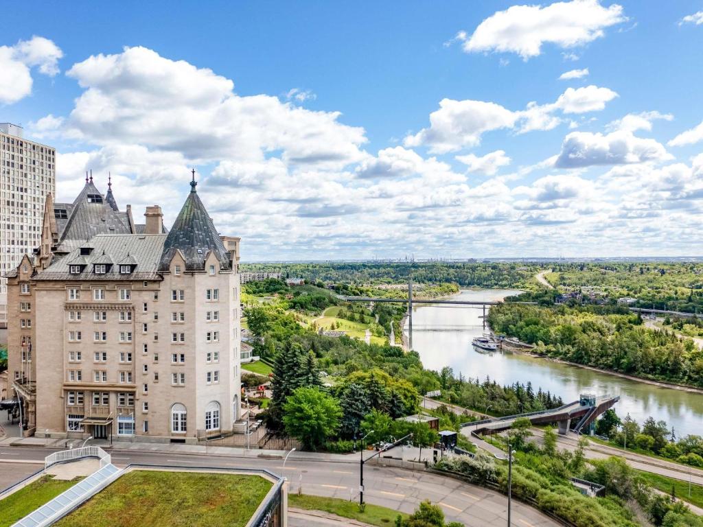 Fairmont Hotel Macdonald, photo 1