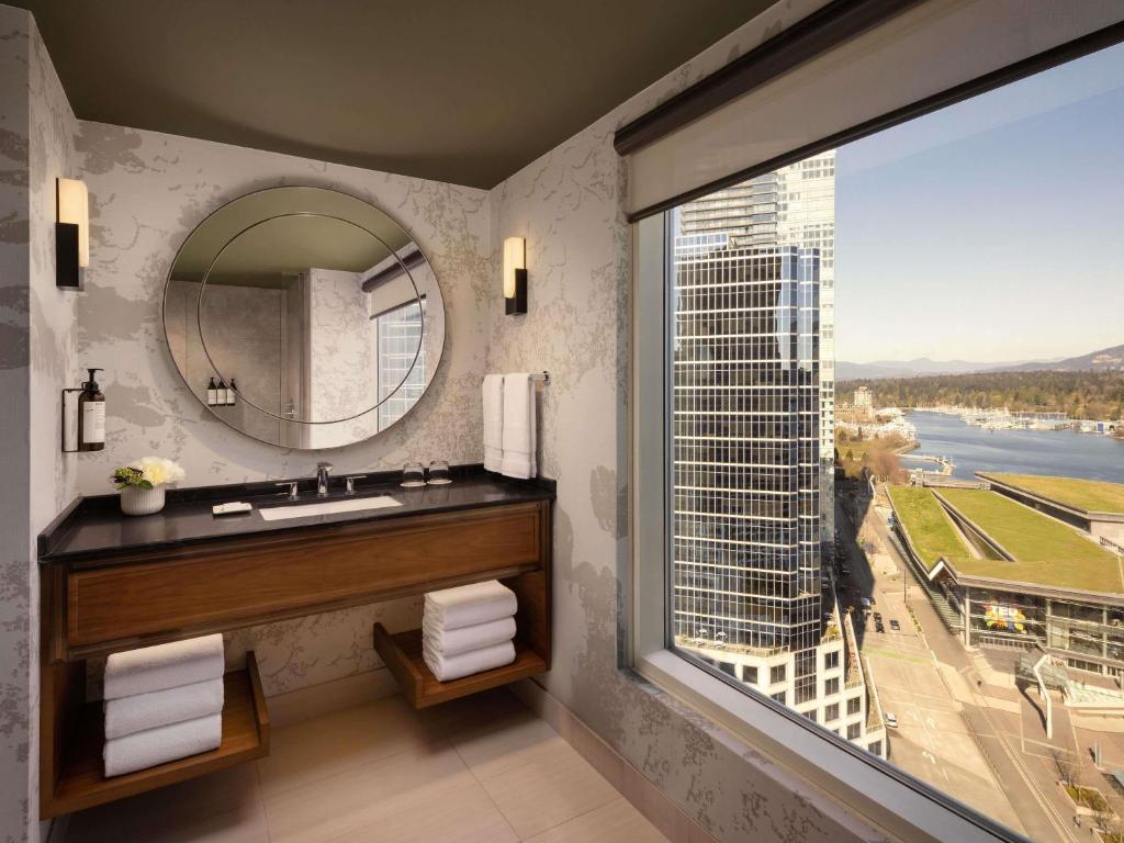 Fairmont Waterfront, photo 3