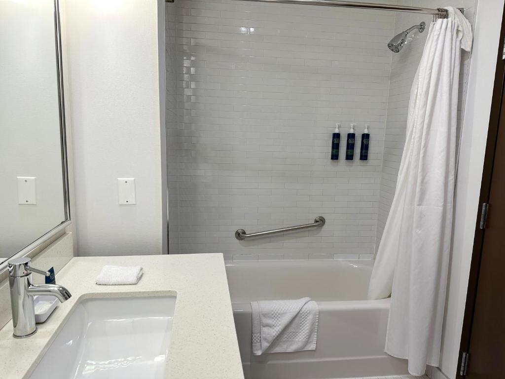 Four Points by Sheraton Edmonton Gateway, photo 3