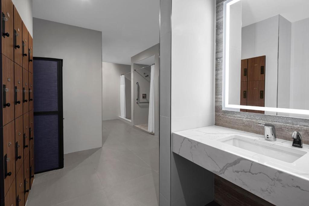 Four Points by Sheraton Flushing, photo 3