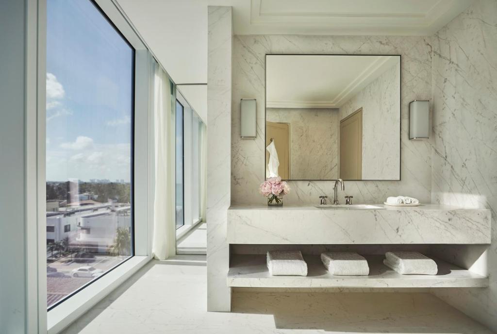 Four Seasons Hotel at The Surf Club, photo 3