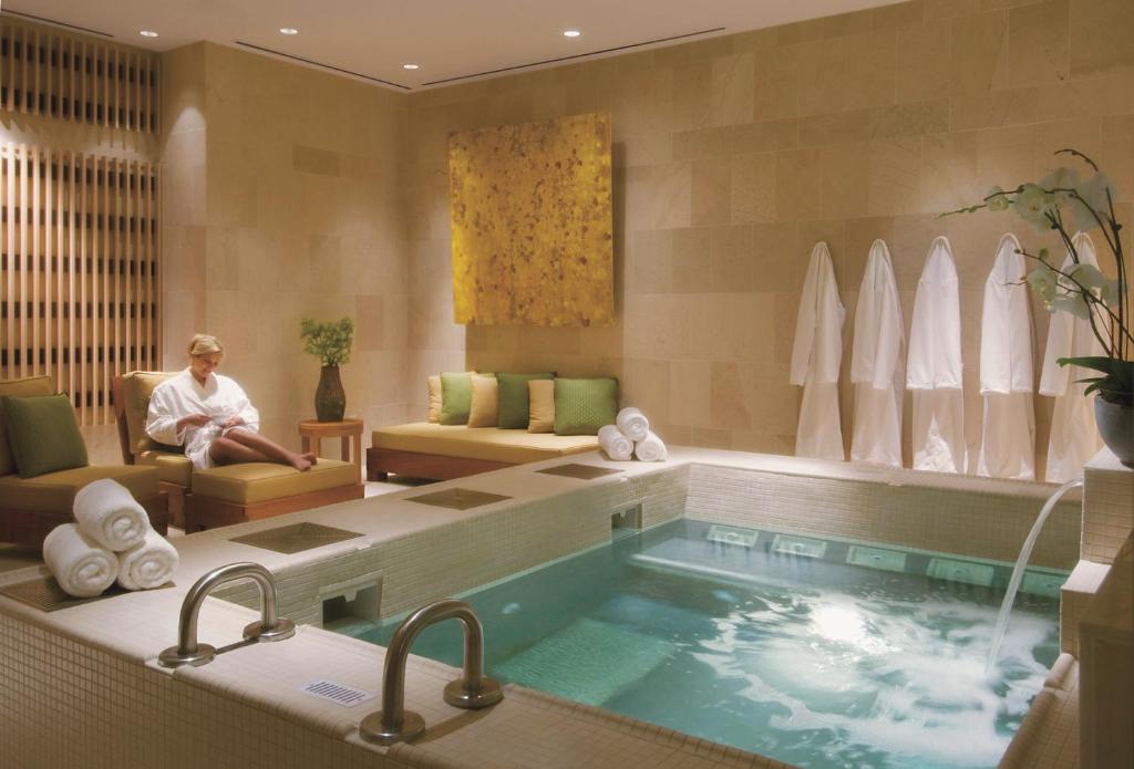 Four Seasons Hotel - St. Louis, photo 2