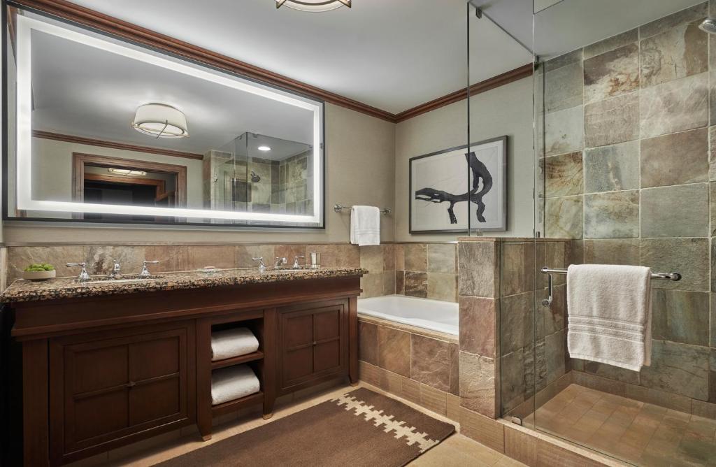 Four Seasons Resort Whistler, photo 2