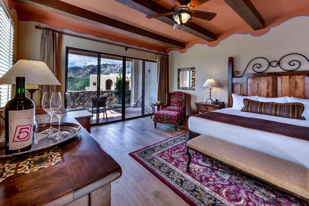 Hacienda del Sol Guest Ranch Resort, photo 2