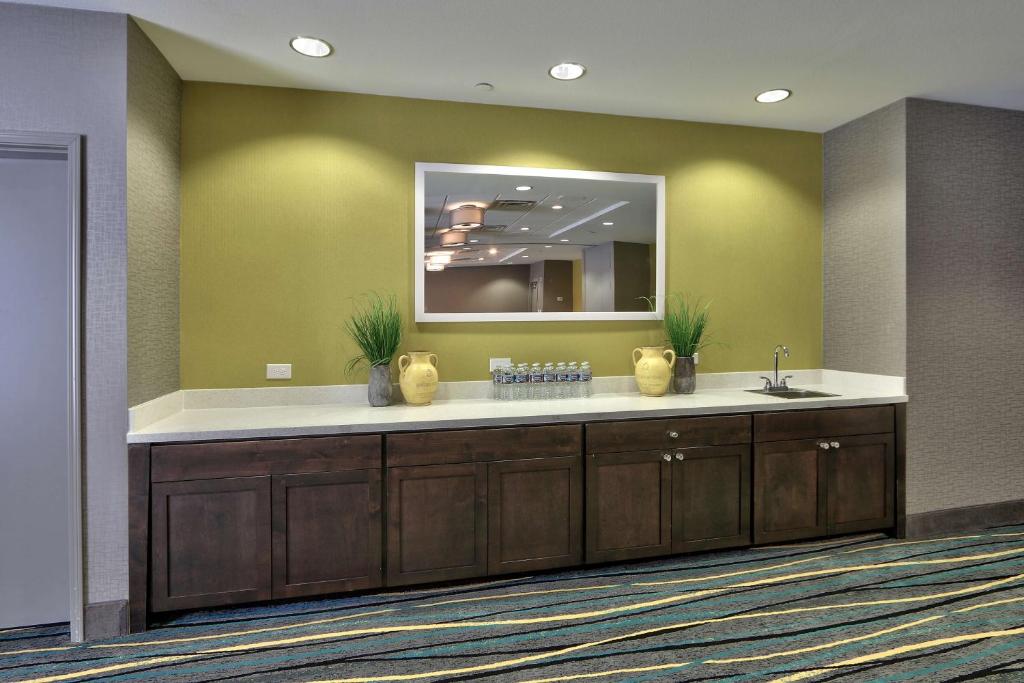 Hampton Inn & Suites Albuquerque Airport, photo 3