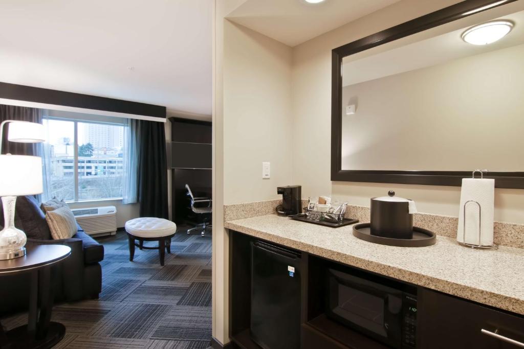 Hampton Inn & Suites Bellevue Downtown/Seattle, photo 3