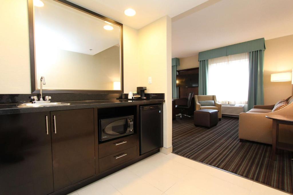 Hampton Inn & Suites by Hilton St. John's Airport, photo 3