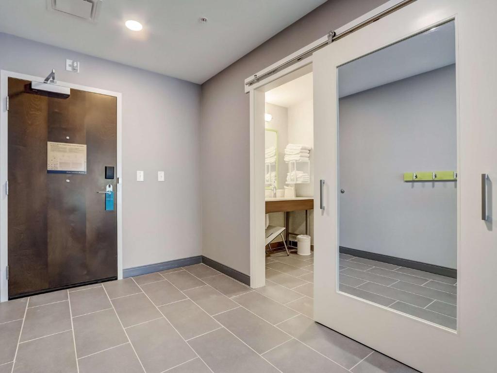 Hampton Inn & Suites Cincinnati Midtown Rookwood, photo 3