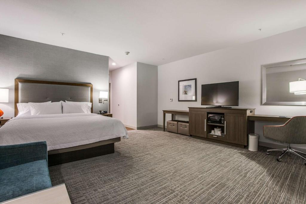 Hampton Inn & Suites Dallas - North Park Area, photo 2