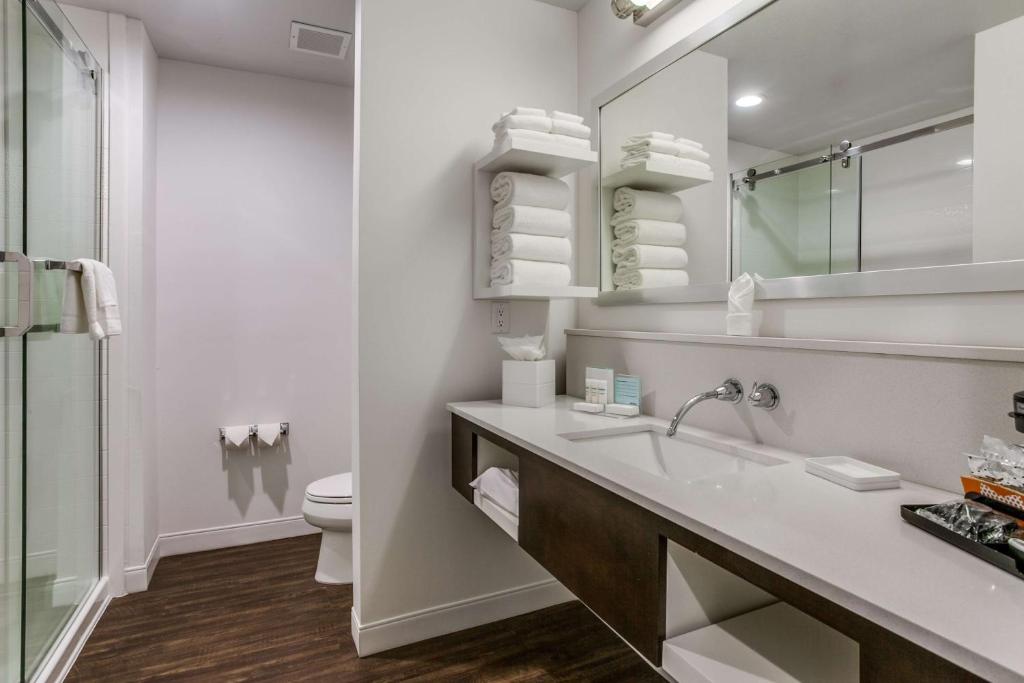 Hampton Inn & Suites Dallas - North Park Area, photo 3