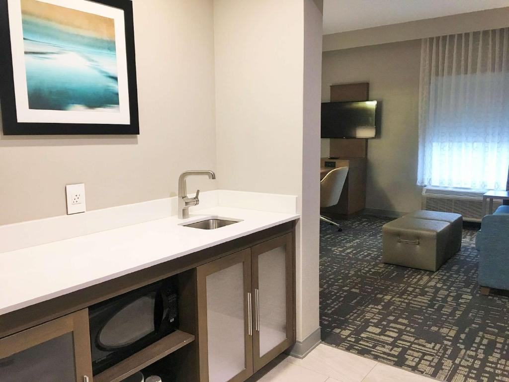 Hampton Inn & Suites Dallas-The Colony, photo 3