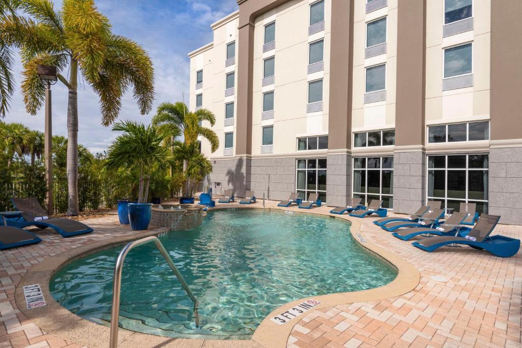 Hampton Inn & Suites Fort Myers-Colonial Blvd, photo 4
