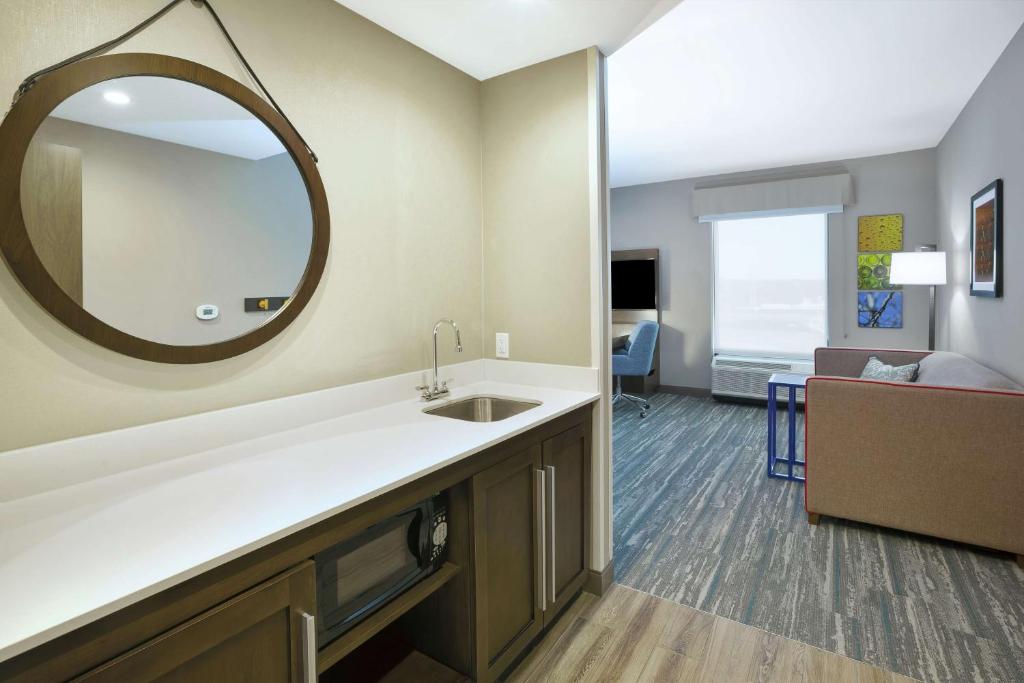 Hampton Inn & Suites Grandville Grand Rapids South, photo 3