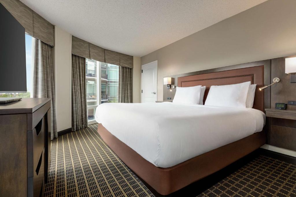 Hampton Inn & Suites Greenville-Downtown-Riverplace, photo 2