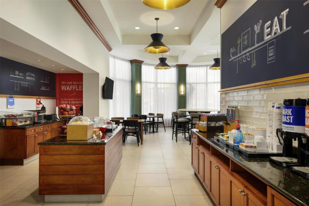 Hampton Inn & Suites Greenville-Downtown-Riverplace, photo 4