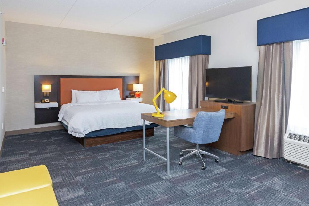 Hampton Inn & Suites Morgantown / University Town Centre, photo 2