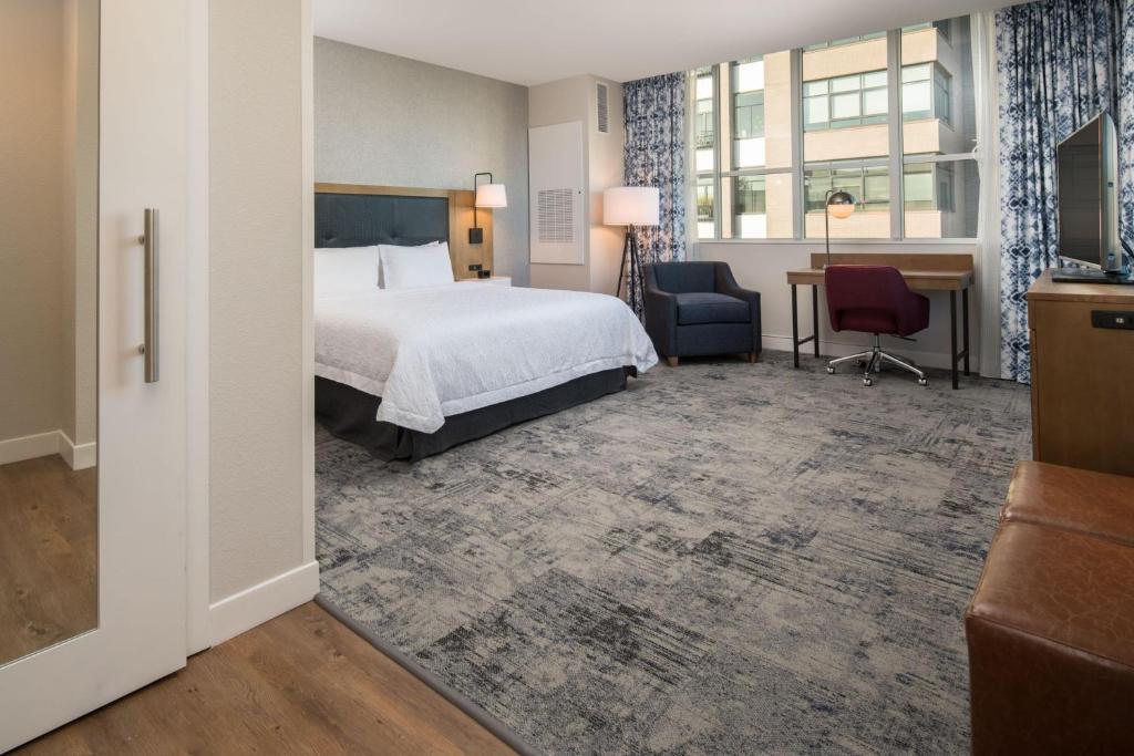 Hampton Inn & Suites Portland/Pearl District, photo 2