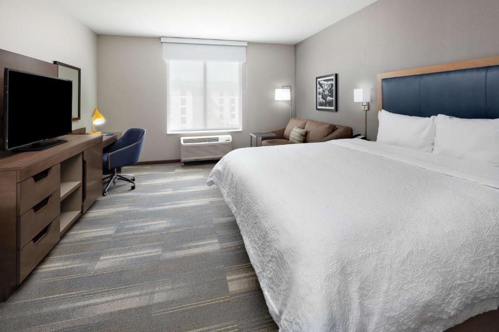 Hampton Inn & Suites San Diego Airport Liberty Station, photo 2
