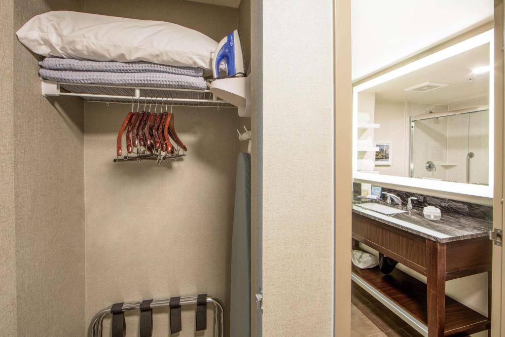 Hampton Inn and Suites Seattle-Downtown, photo 3