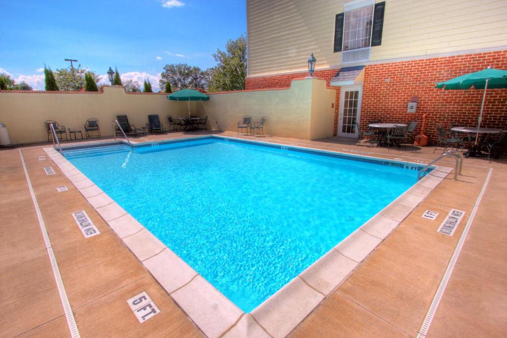 Hampton Inn & Suites State College at Williamsburg Square, photo 4