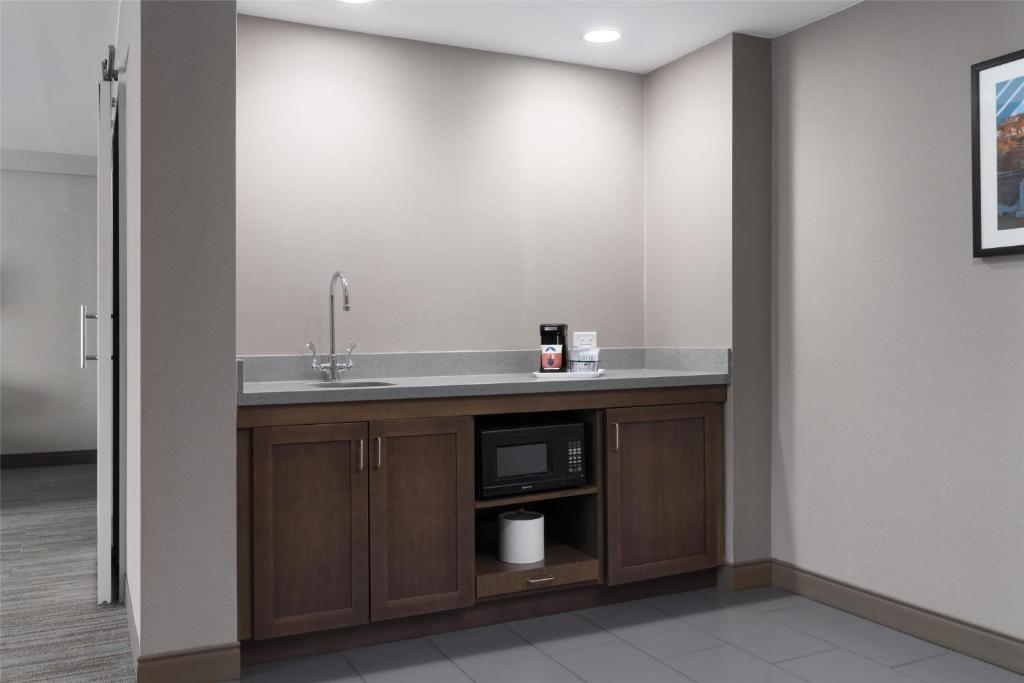 Hampton Inn & Suites Yonkers - Westchester, photo 3