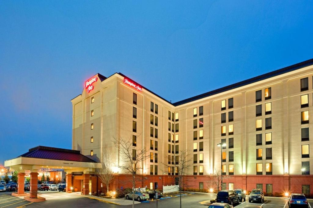 Hampton Inn Boston Logan Airport, photo 2