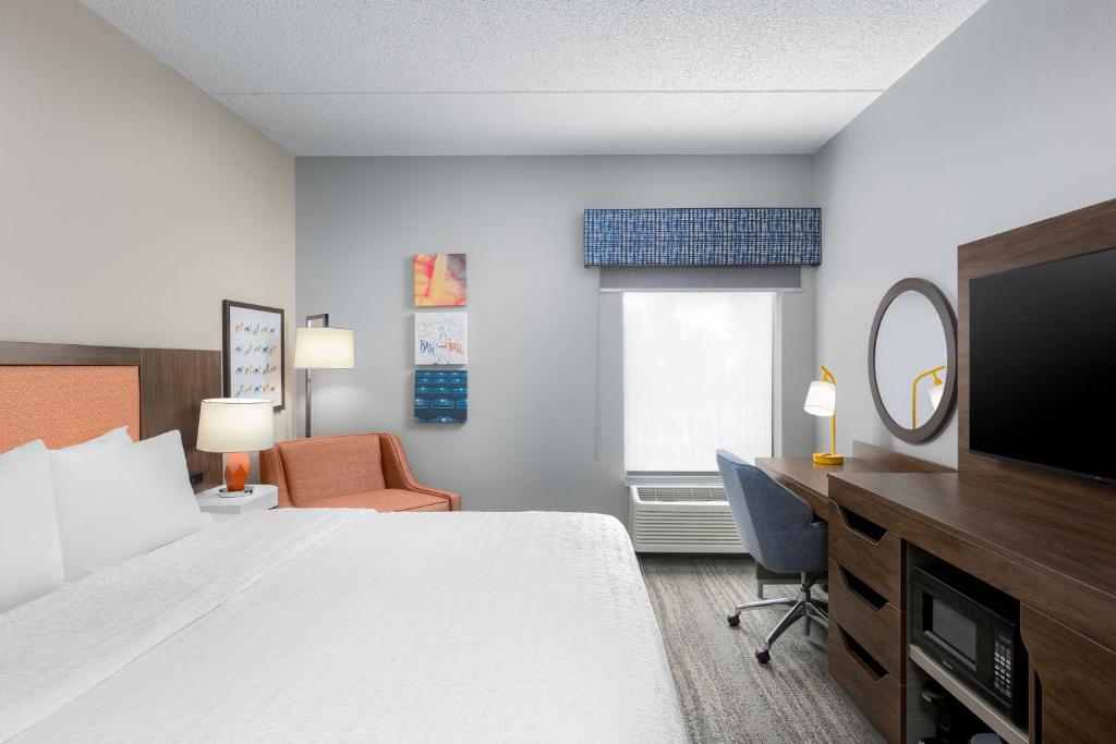 Hampton Inn Louisville - Airport, photo 2