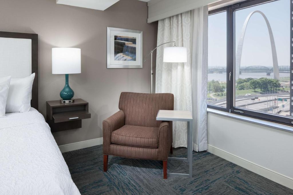 Hampton Inn St. Louis-Downtown (At the Gateway Arch), photo 2