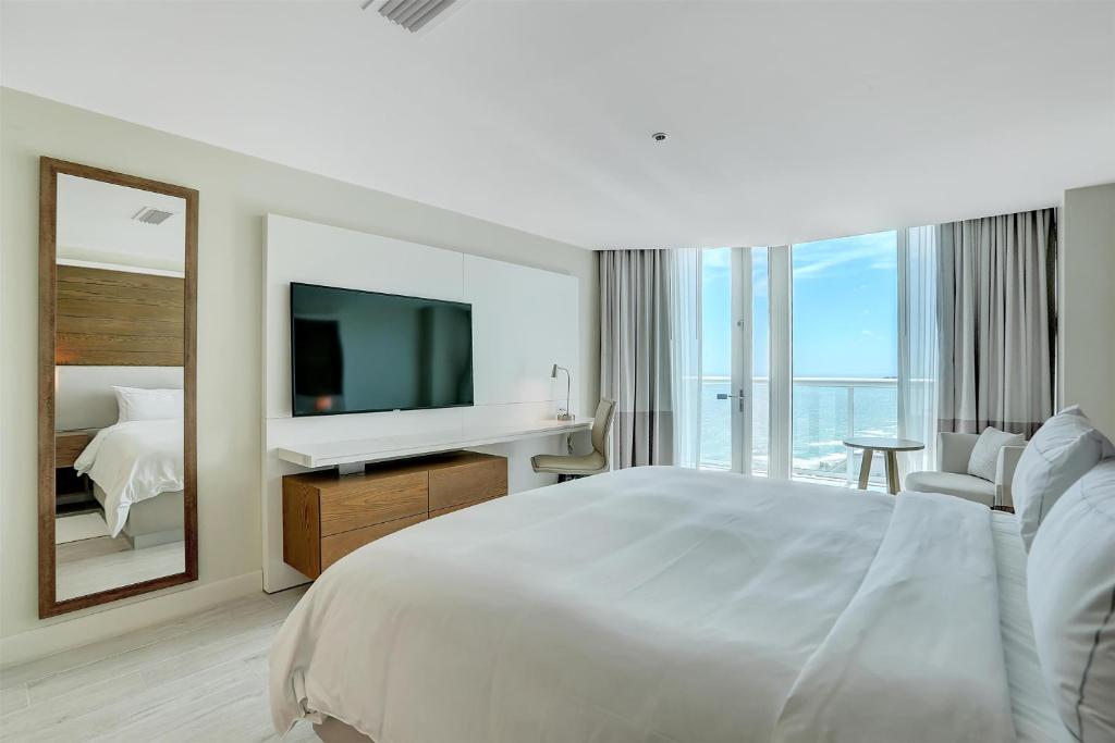 Hilton Fort Lauderdale Beach Resort, photo 2