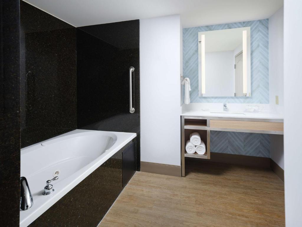 Hilton Garden Inn Atlanta NW/Kennesaw Town Center, photo 3