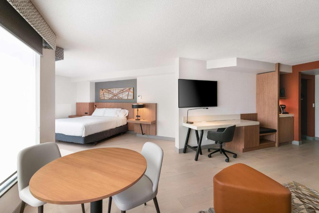 Hilton Garden Inn Toronto Airport, photo 2