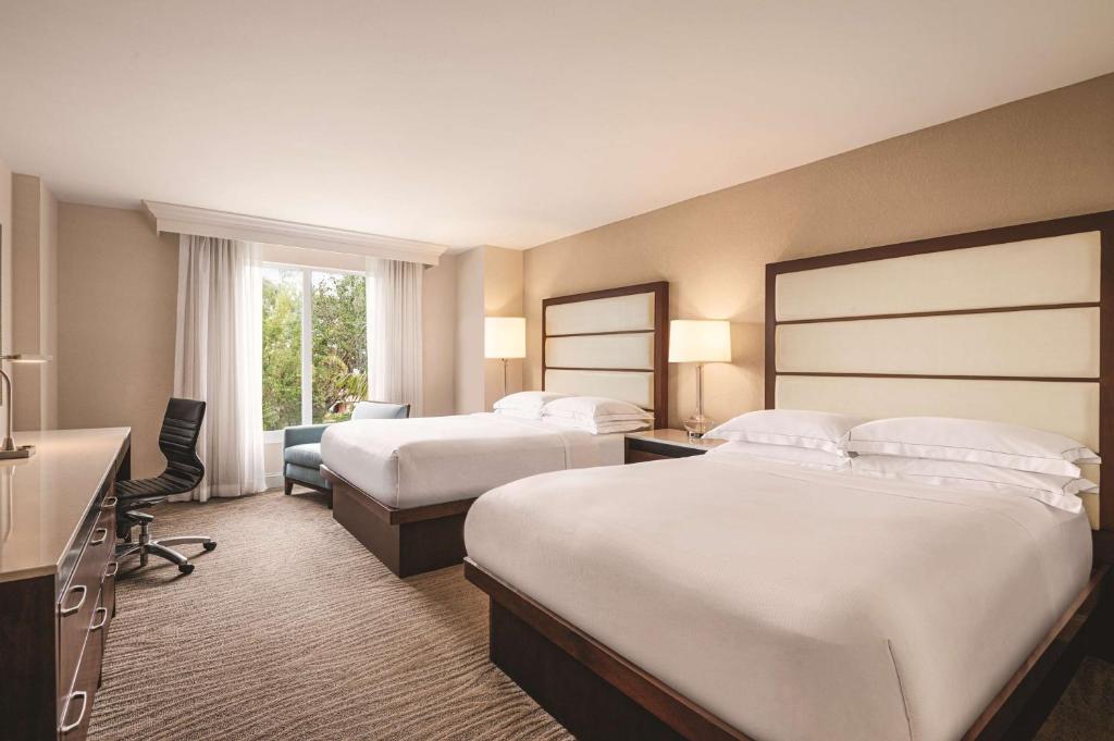 Hilton Naples, photo 2